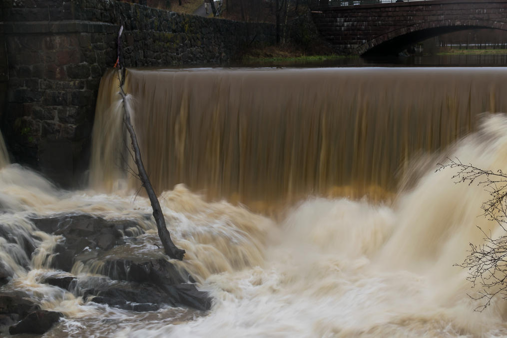 Плотина на Ванхакаупунгинкоски