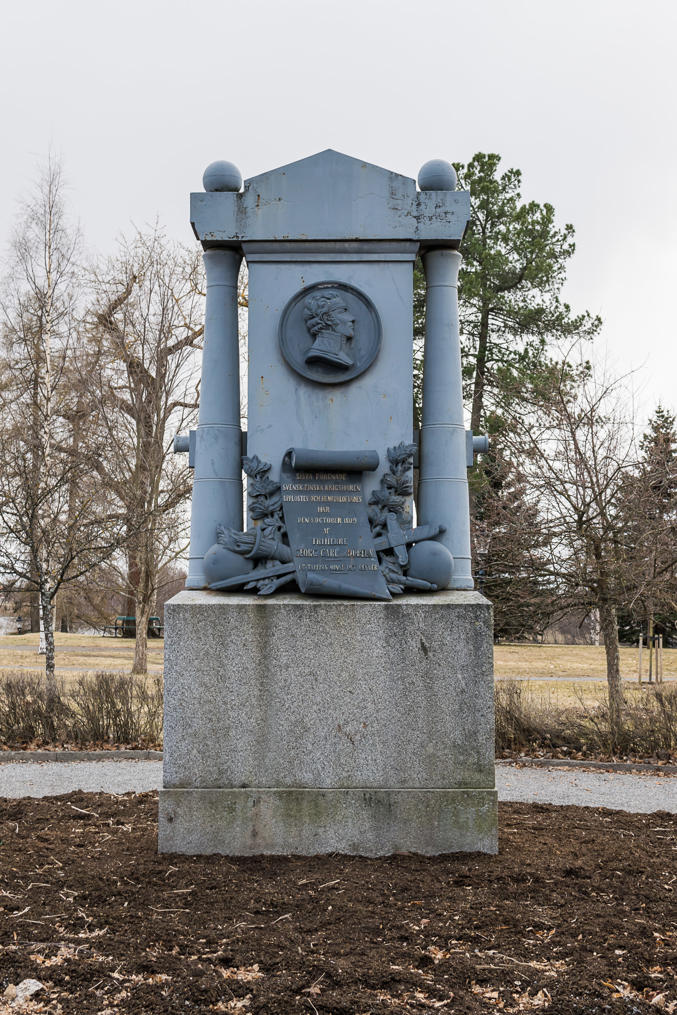 Памятник фон Дёбельну, одному из главных шведских героев Финляндской войны 1808-1809, в Умео. Фон Дёбельн командовал последними финскими подразделениями в составе Швеции, расформированными в Умео в октябре 1809