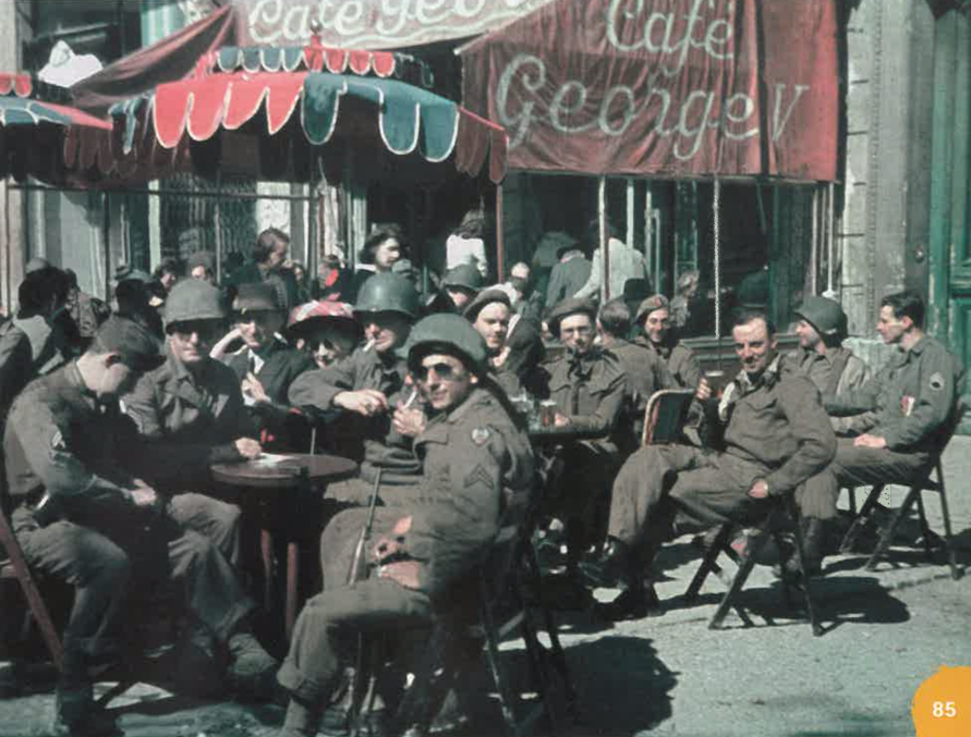 "Янки" после освобождения Парижа летом 1944 года. Американские войска оставались в Европе и после войны, и американские военные стали знакомым зрелищем во многих городах.