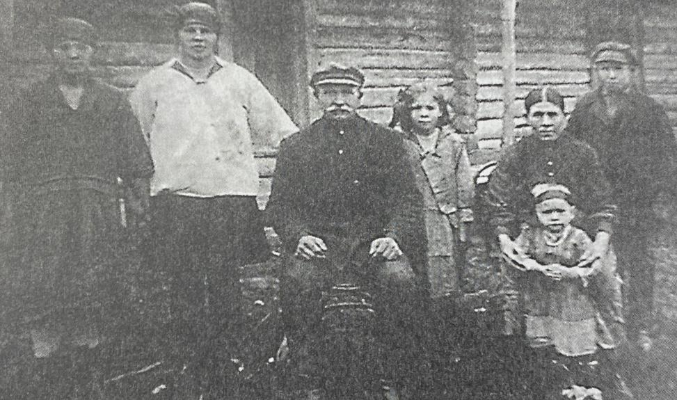 Тааветти Ункури с семьей