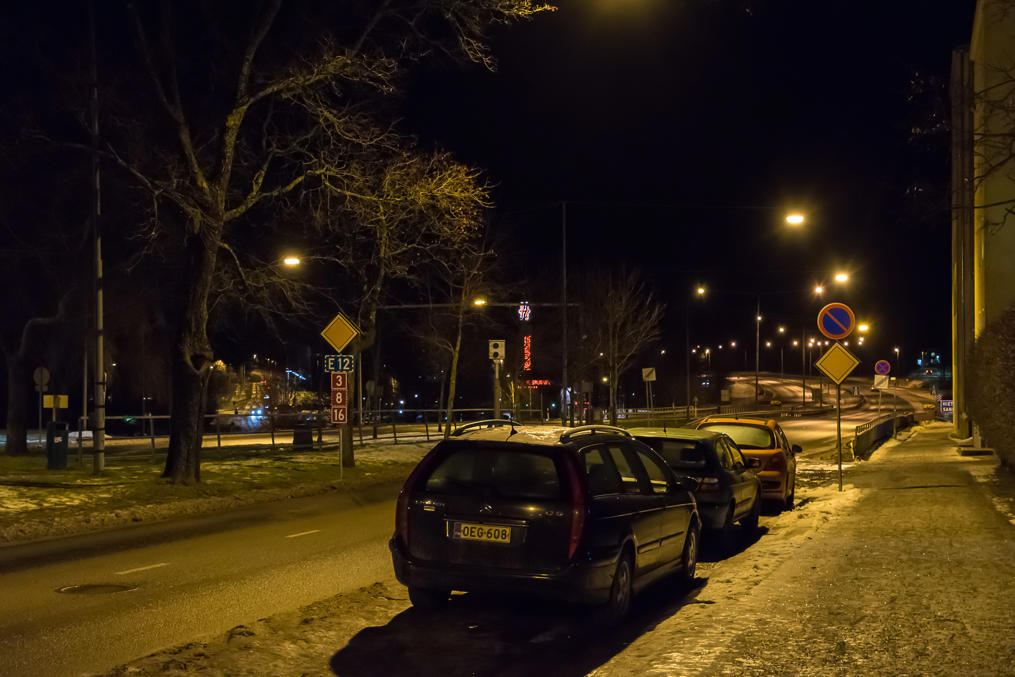 8. Бульвар Кауппапуйстикко (Торговый) на окраине города, переходящий в автомагистраль — национальную трассу 3.