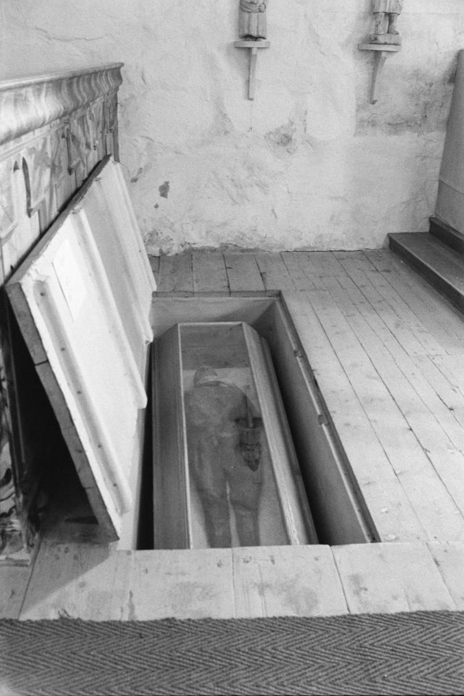 Мумия Рунгиуса в 1987.  Фото из вики, CC-BY, https://commons.wikimedia.org/wiki/File:Nikolaus_Rungius_in_grave.jpg