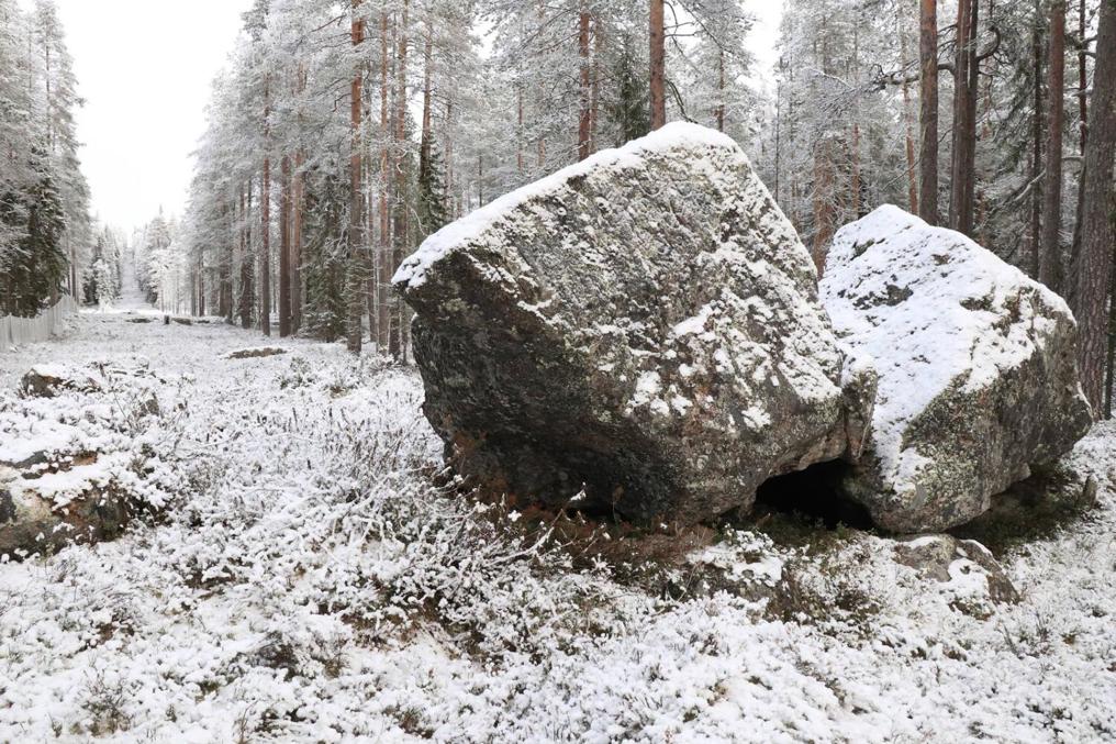 источник: https://www.kuhmolainen.fi/artikkeli/valtakunnallisesti-merkittavimmat-arkeologiset-kohteet-on-valittu-katso-kuhmon-kohteet-tasta