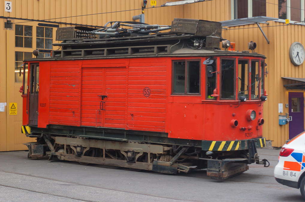 Трамвай 9207