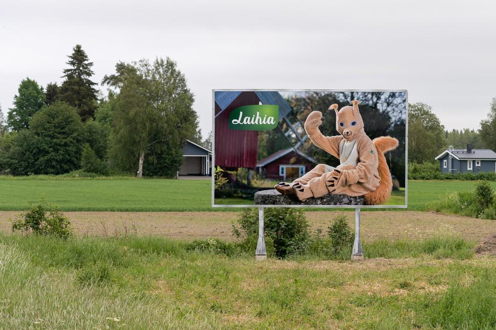 источник: https://www.facebook.com/valokuvausmarkolapiolahti/posts/no-niin-uudet-laihiakyltit-ovat-saapuneet-teiden-varsille-oravakuvaussessio-oli-/937101967087170/