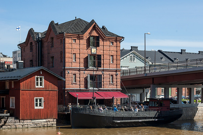 Склад и баржа