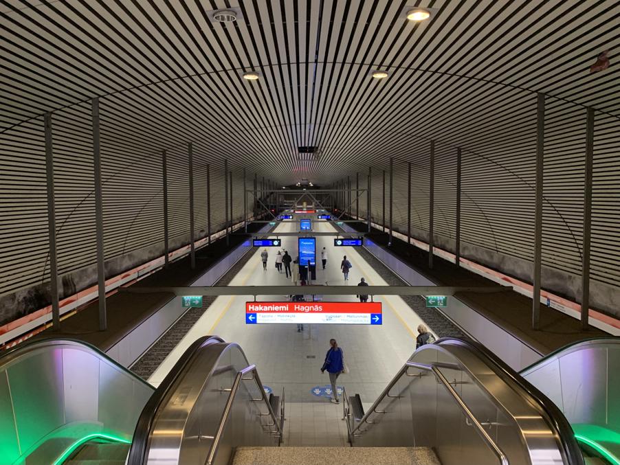 фото из вики, CC-BY-SA, https://commons.wikimedia.org/wiki/File:Hakaniemi_metro_station_April_2022.jpg