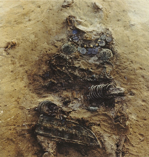 Останки госпожи из Эура в том виде, в котором они были обнаружены.  Фото из вики