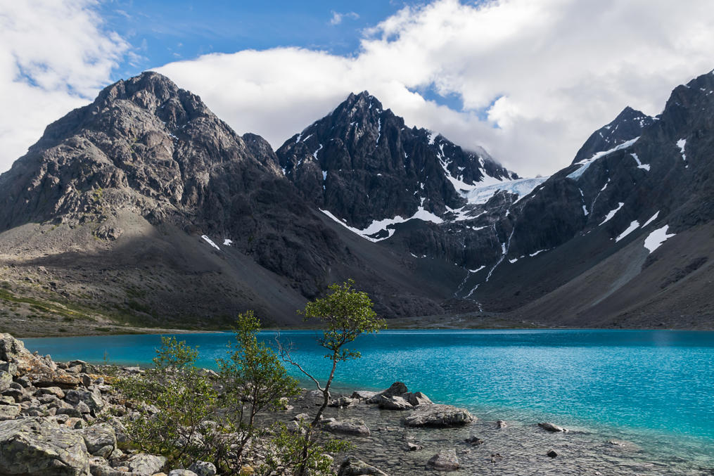 Озеро Бловатнет в Люнгенских Альпах
