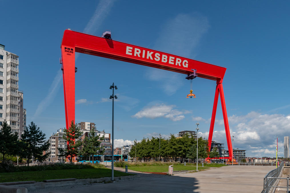 Верфь Eriksberg, одна из основных в Гётеборге, действовала с 1850 до 1979.  От верфи остался на память 450-тонный кран 1969 года, а также пара перестроенных цехов; район бывших верфей полностью реновирован