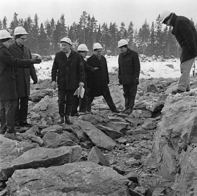 Начало строительство АЭС Ловииса в 1969 году.  В середине с бумагами директор Imatran Voima Хейкки Лехтонен.  Фото из вики