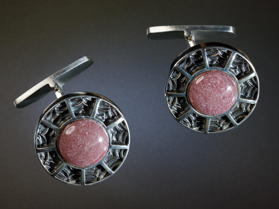 Украшения с виттинкским родонитом от Lions Club в Юлистаро. Источник: https://www.facebook.com/LCYlistaro/