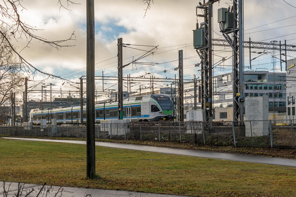 У железной дороги