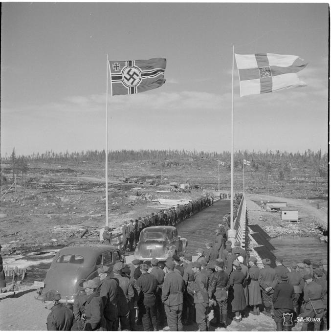 Свежепостроенный мост через Софьянгу 1.5.1942. Не показывайте российским историкам :) Источник: фотоархив SA-Kuva, фото 85860, фотограф Эркки Виитасало