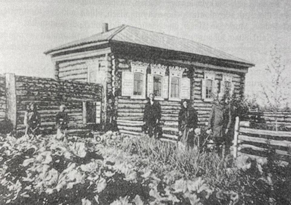 Семья и дом Ункури в начале 1900-х.  По-видимому, хороших портретных фото лично Матти не сохранилось