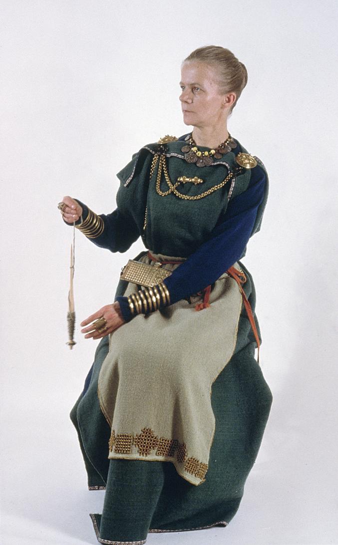 Реконструкция наряда госпожи из Эура.  Фото из вики