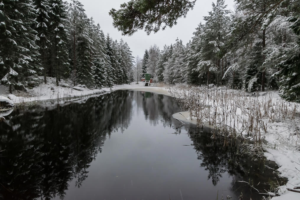 Водозабор водопроводной станции в конце небольшого канала на Пилвилампи